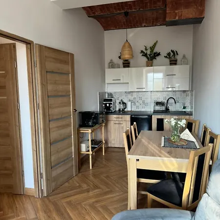 Апартаменты Dawna Mleczarnia Sloneczny Нова-Руда